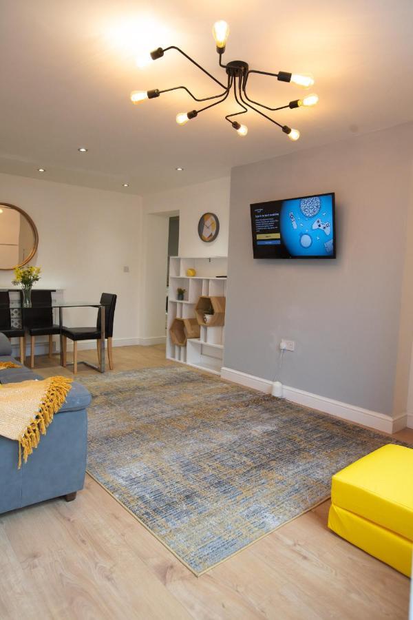 Cityhost - Leeds Apartments Beeston Hill Bagian luar foto