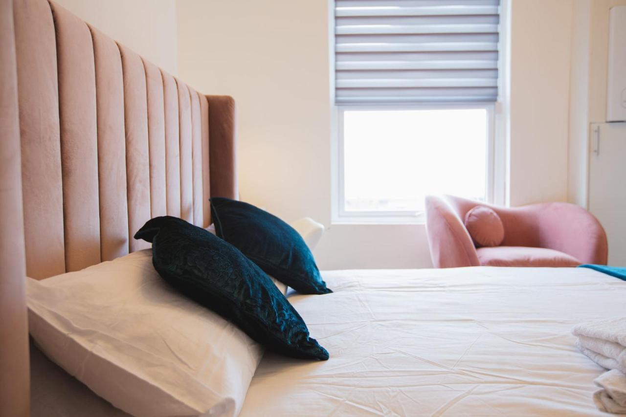 Cityhost - Leeds Apartments Beeston Hill Bagian luar foto