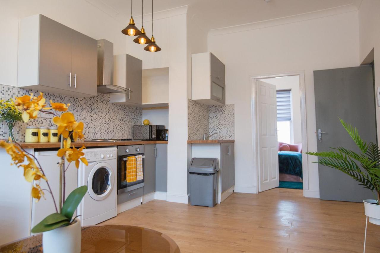 Cityhost - Leeds Apartments Beeston Hill Bagian luar foto