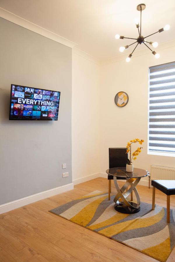 Cityhost - Leeds Apartments Beeston Hill Bagian luar foto
