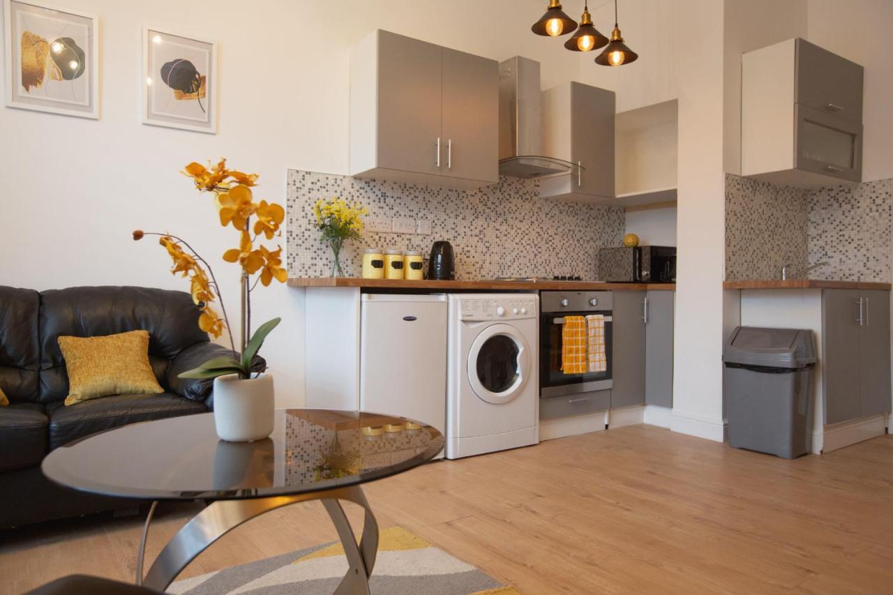 Cityhost - Leeds Apartments Beeston Hill Bagian luar foto