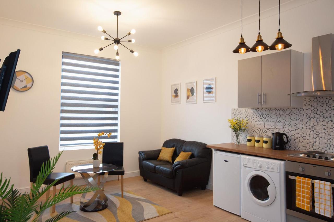 Cityhost - Leeds Apartments Beeston Hill Bagian luar foto