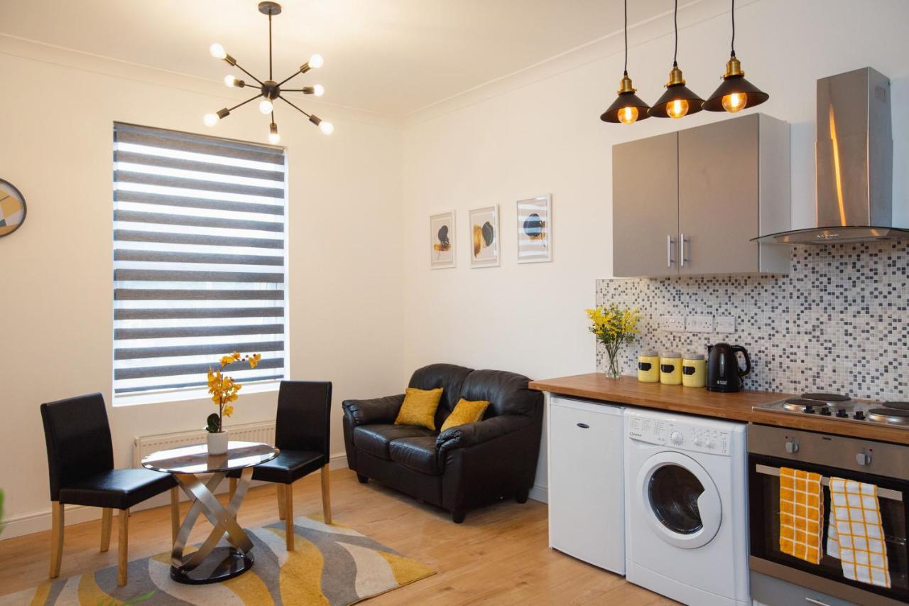 Cityhost - Leeds Apartments Beeston Hill Bagian luar foto