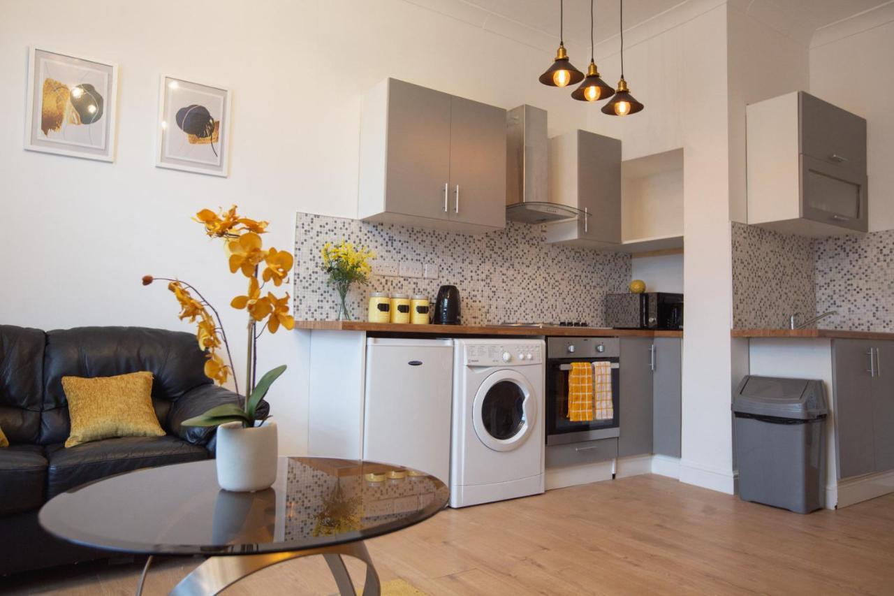 Cityhost - Leeds Apartments Beeston Hill Bagian luar foto