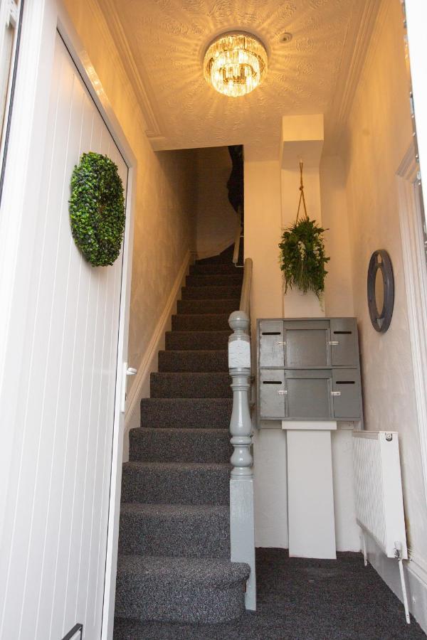 Cityhost - Leeds Apartments Beeston Hill Bagian luar foto